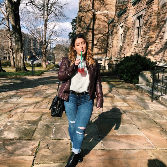 Meet your Posher, Carli - Picture 1 of 1